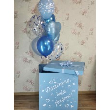 Коробка з кульками та наклейкою